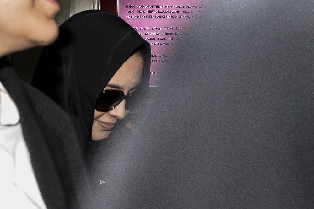 Samirah Muzaffar arrives at the Shah Alam High Court September 6, 2019. u00e2u20acu201d Picture by Miera Zulyana