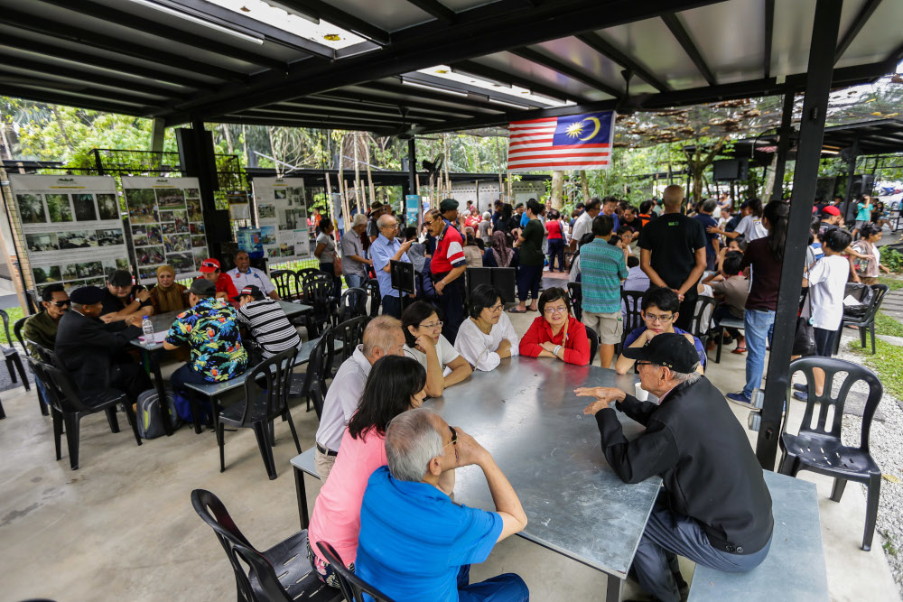 General picture of members of the public enjoying themselves during the Taman Tugu Human Library event at Taman Tugu Nursery September 8,2019. u00e2u20acu201d Picture by Ahmad Zamzahuri 