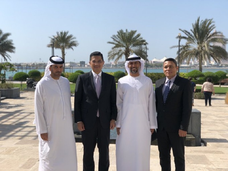 Economic Affairs Minister Datuk Seri Mohamed Azmin Ali (second left) and UAE Energy and Industry Minister Suhail Al Mazrouei (second right) pose for a group picture in Abu Dhabi September 8, 2019. u00e2u20acu201d Picture via Twitter/Azmin Ali