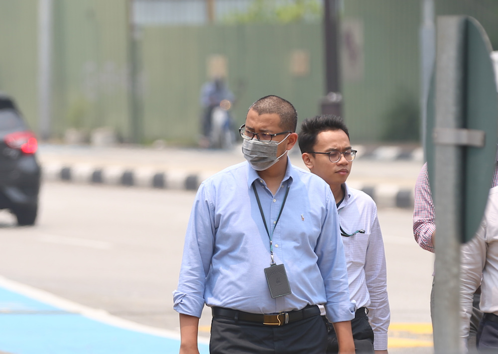 A man wears a mask as haze blankets Kuala Lumpur September 12, 2019. u00e2u20acu201d Picture by Firdaus Latif