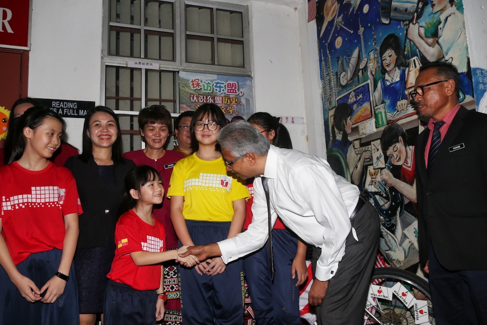 P. Waytha Moorthy visits the USJ 15 Vision School complex in Subang Jaya September 13, 2019. u00e2u20acu201d Picture by Choo Choy May