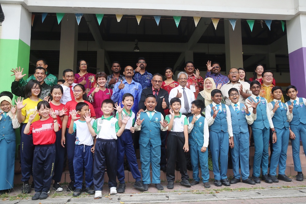 P. Waytha Moorthy visits the USJ 15 Vision School complex in Subang Jaya September 13, 2019. u00e2u20acu201d Picture by Choo Choy May