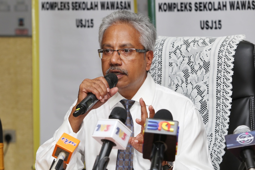 P. Waytha Moorthy gives a press conference after visiting the USJ 15 Vision School complex in Subang Jaya September 13, 2019. u00e2u20acu201d Picture by Choo Choy May