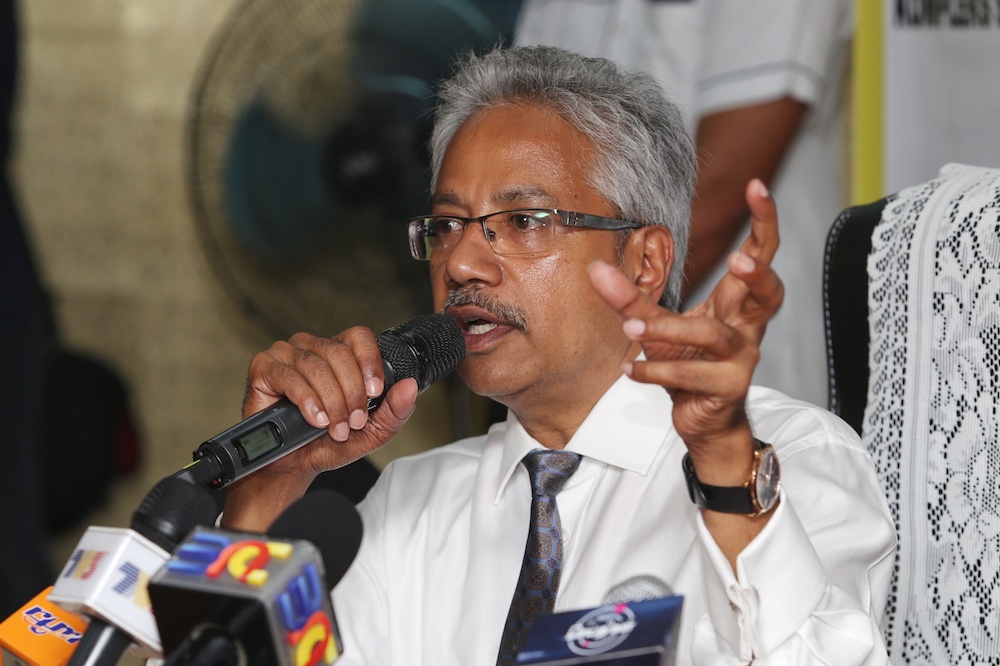 P. Waytha Moorthy gives a press conference after visiting the Wawasan School Complex in Subang Jaya September 13, 2019. — Picture by Choo Choy May
