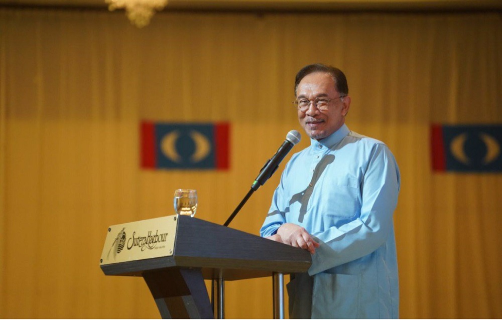 PKR president Datuk Seri Anwar Ibrahim speaks at the Sabah PKR Annual General Meeting in Kota Kinabalu September 17, 2019. u00e2u20acu201d Picture via Twitter/Anwar Ibrahim
