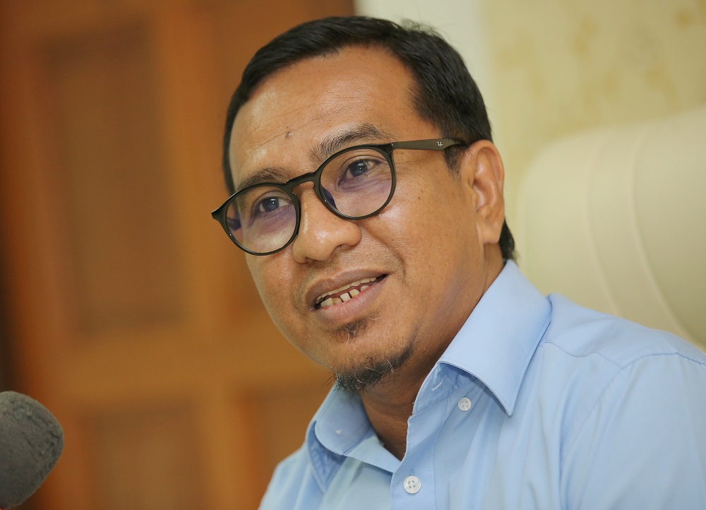 Special adviser to the Perak mentri besar, Datuk Zainol Fadzi Paharudin, speaks during a press conference in Ipoh September 18, 2019. u00e2u20acu201d Picture by Farhan Najib