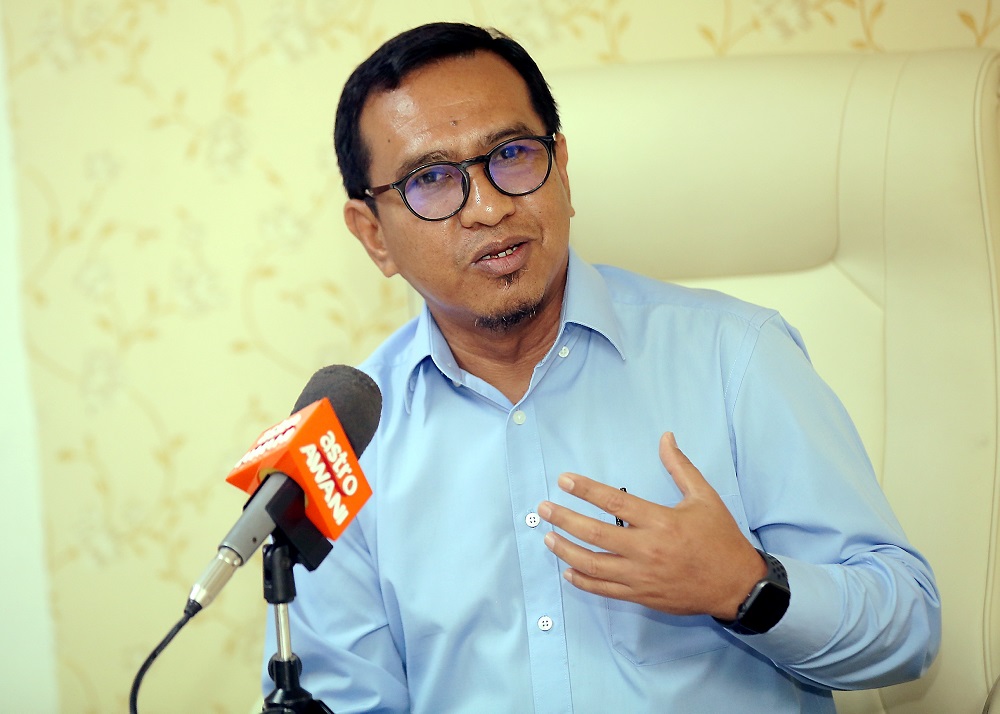 Special adviser to the Perak mentri besar, Datuk Zainol Fadzi Paharudin, speaks during a press conference in Ipoh September 18, 2019. u00e2u20acu201d Picture by Farhan Najib