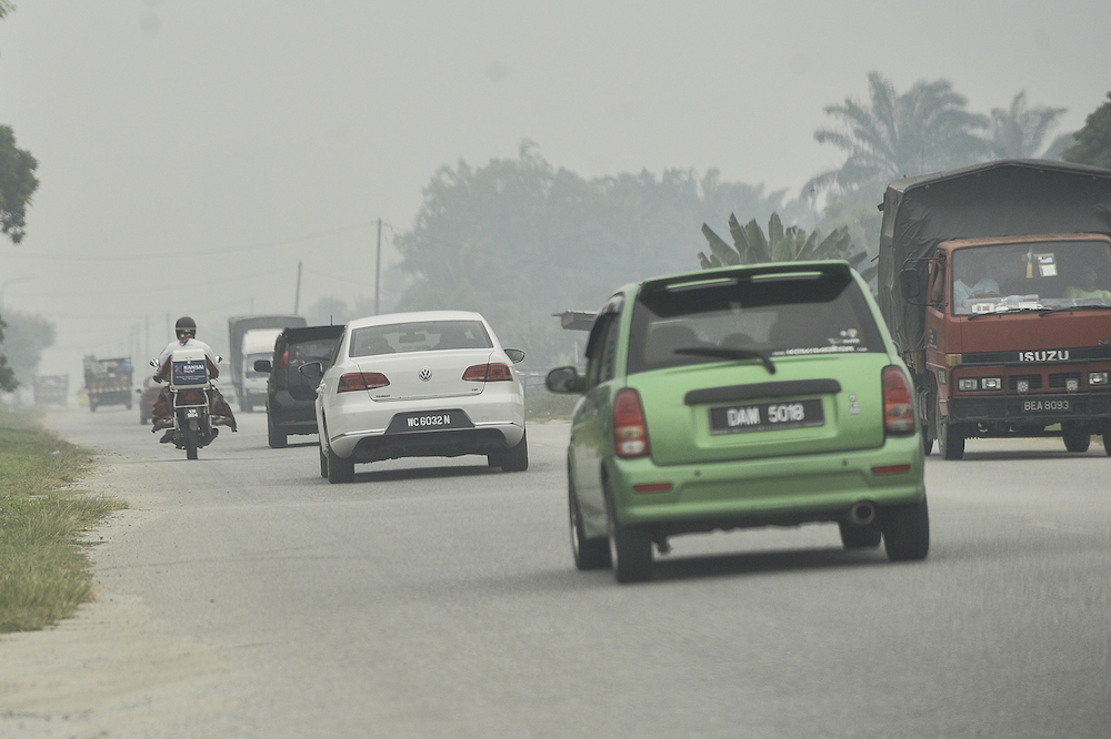 Cars travel along a road in Kampung Johan Setia in Klang September 18, 2019. u00e2u20acu201d Picture by Miera Zulyana