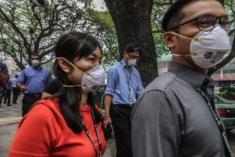 Pedestrians wear masks in Kuala Lumpur September 19, 2019. u00e2u20acu201d Picture by Firdaus Latif