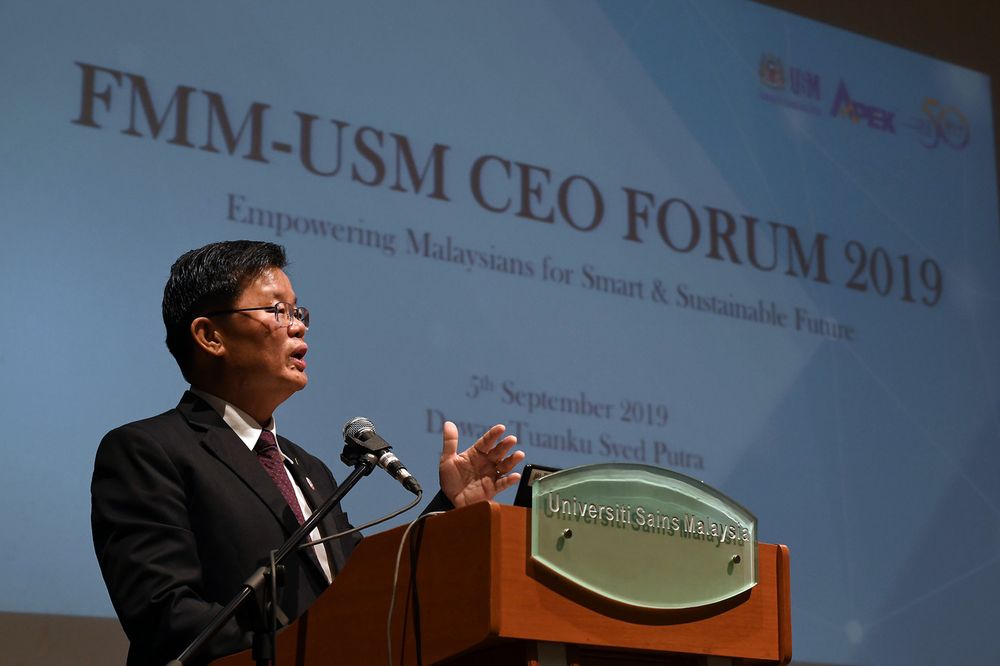 Penang Chief Minister Chow Kon Yeow delivering his speech at the FMM-USM CEO 2019 forum in George Town, 5 September, 2019. u00e2u20acu201d Bernama pic