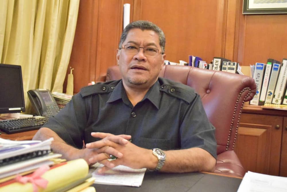 Johor Housing, Communication and Multimedia Committee chairman Dzulkefly Ahmad said that the state government will propose to reinforce the equipment used by the stateu00e2u20acu2122s Fire and Rescue Department. u00e2u20acu201d Picture by Ben Tan