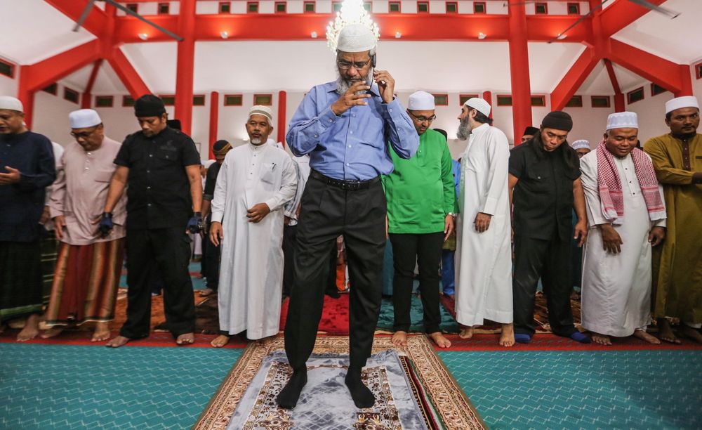 Islamic preacher Dr. Zakir Naik (centre) arriving at Masjid Cina, Melaka, September 7, 2019. u00e2u20acu201d Picture by Hari Anggara