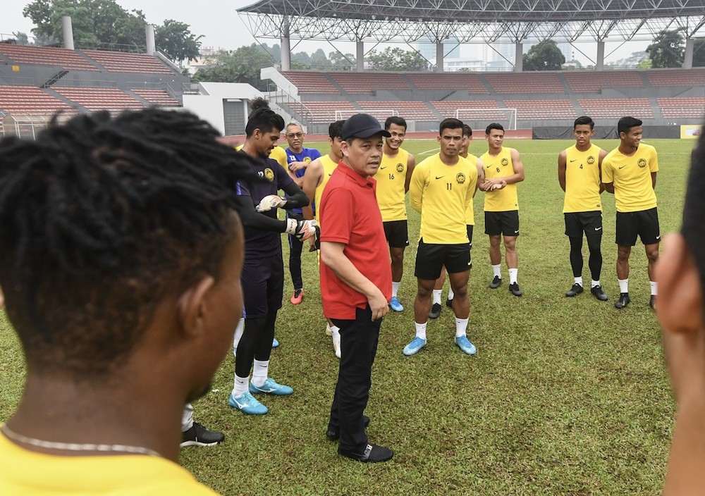 Football Association of Malaysia president Datuk Hamidin Mohd Amin gives a pep talk to the Harimau Malaya squad during training at Kuala Lumpur Football Stadium September 9, 2019. u00e2u20acu201d Bernama pic