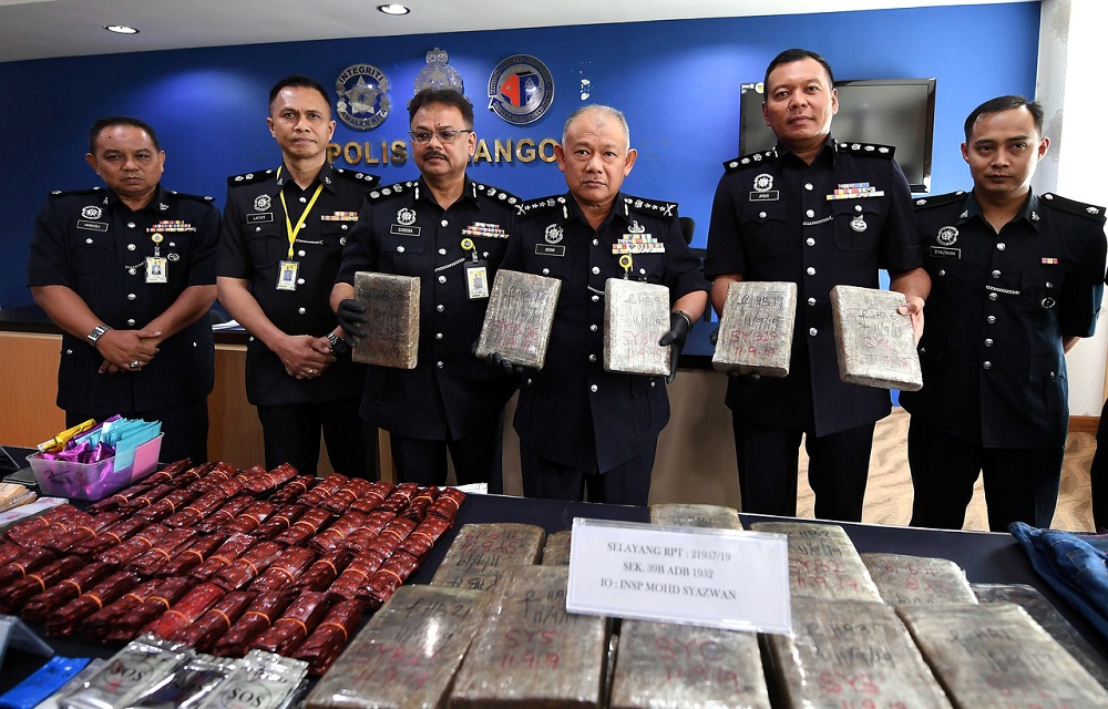 Selangor Police chief Datuk Noor Azam Jamaludin (third right) during a press conference on the drug raid, held in Shah Alam September 13, 2019. u00e2u20acu201d Bernama pic