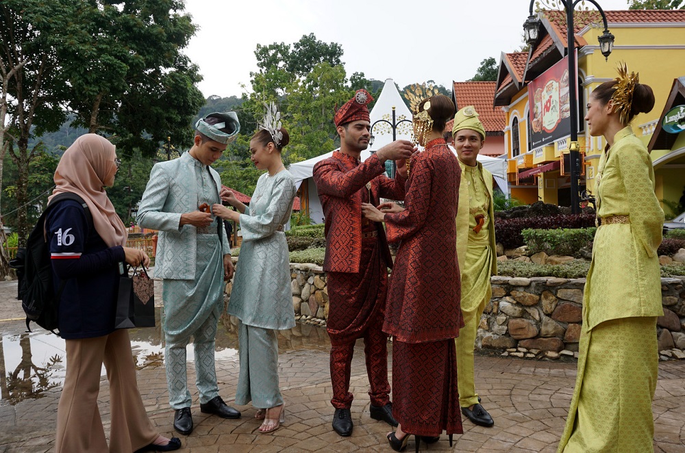 Models don traditional Malay attire at the opening of the House of Wedding Arts and Srikandi Attire Gallery at the Oriental Village, Teluk Burau September 13, 2019. u00e2u20acu201d Bernama pic
