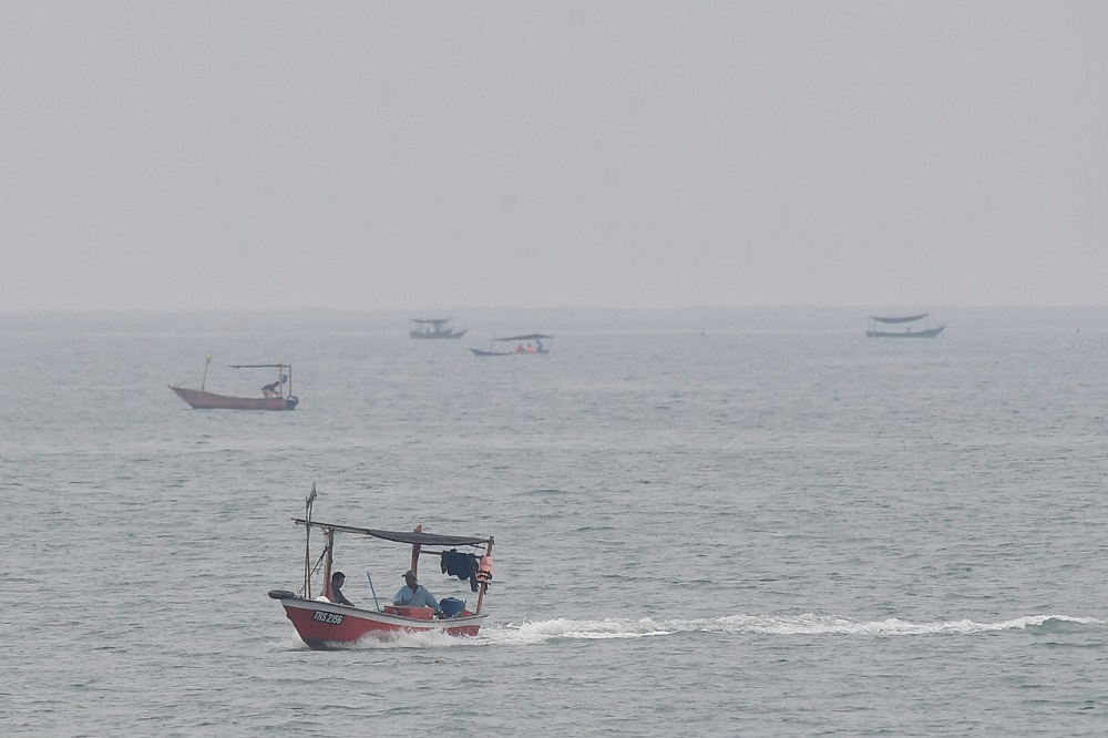 Fishermen are seen out at sea despite the haze near Marang September 16, 2019. u00e2u20acu201d Bernama pic