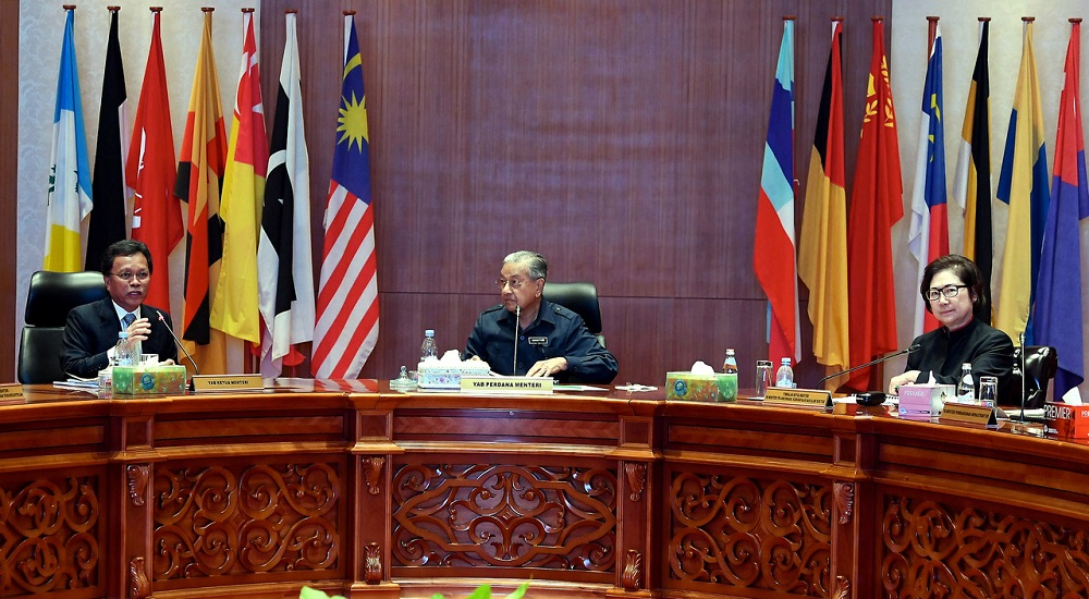 Prime Minister Tun Dr Mahathir Mohamad chairs a closed door meeting with Sabah ministers in Kota Kinabalu September 17, 2019. u00e2u20acu201d Bernama pic