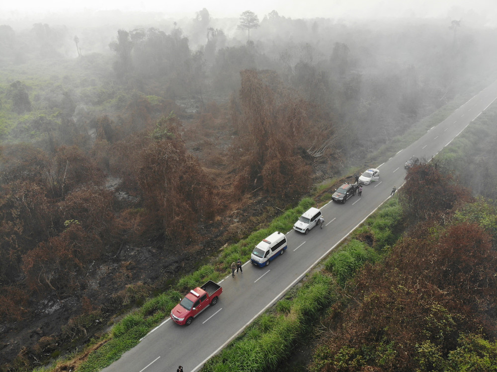 An aerial view of Sri Aman Fire and Rescue Station personnel putting out a forest fire in Kampung STC, Sri Aman September 19, 2019. u00e2u20acu201d Bernama pic