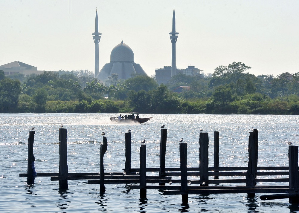 A view of Masjid Jamek An-Nur in Labuan September 26, 2019. u00e2u20acu201d Bernama pic