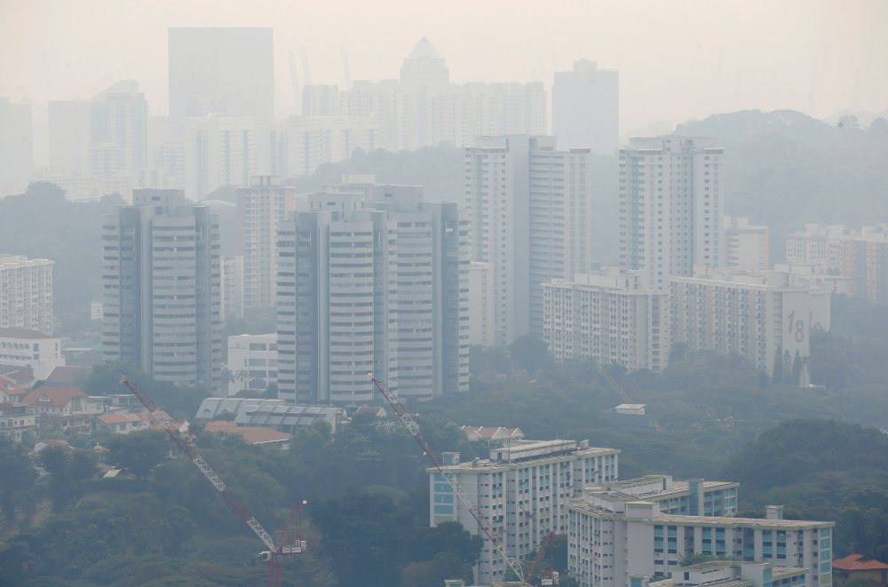 Public housing apartment blocks are shrouded by haze in Singapore September 13, 2019. u00e2u20acu201d Reuters pic
