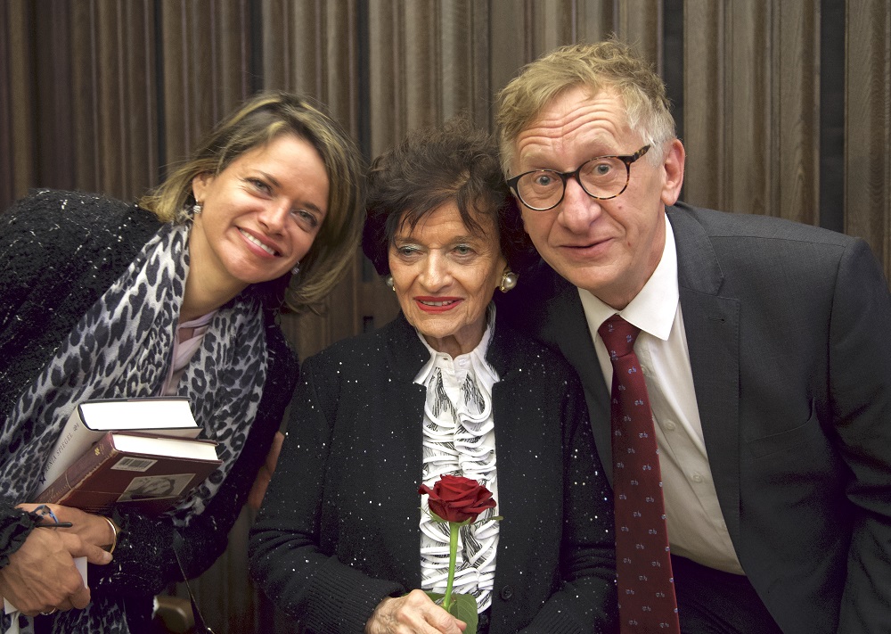 Elizabeth Bellak (centre), 88, poses with her daughter Alexandra Renata and filmmaker Tomasz Magierski during a screening of the documentary film u00e2u20acu02dcBroken Dreamsu00e2u20acu2122 on Elizabethu00e2u20acu2122s sister Renia Spiegel in Warsaw September 18, 2019. u00e2u20acu201d AFP pic