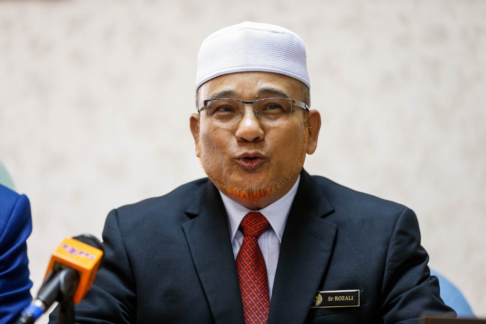 Datuk Rozali Mohamud speaks to reporters regarding the change from Seberang Perai Municipal Council to Seberang Perai City Council in George Town September 10, 2019. u00e2u20acu201d Picture by Sayuti Zainudin