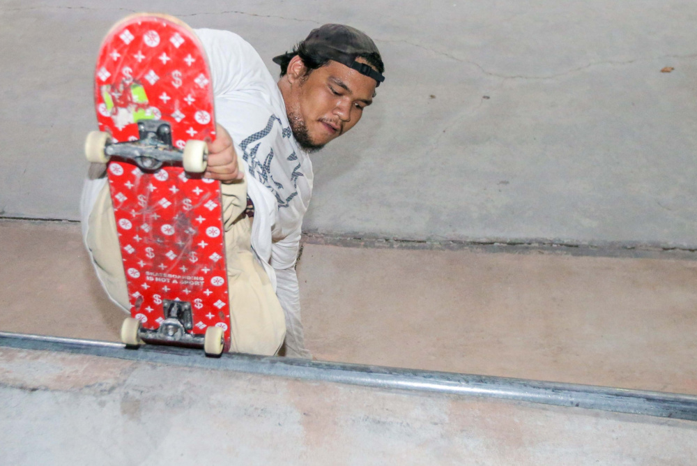 Despite losing both his limbs at the age of six, Mohamad Fakrulradzi Zahari says it is not a hindrance for him to pursue his interest in skateboarding. — Picture by Farhan Najib