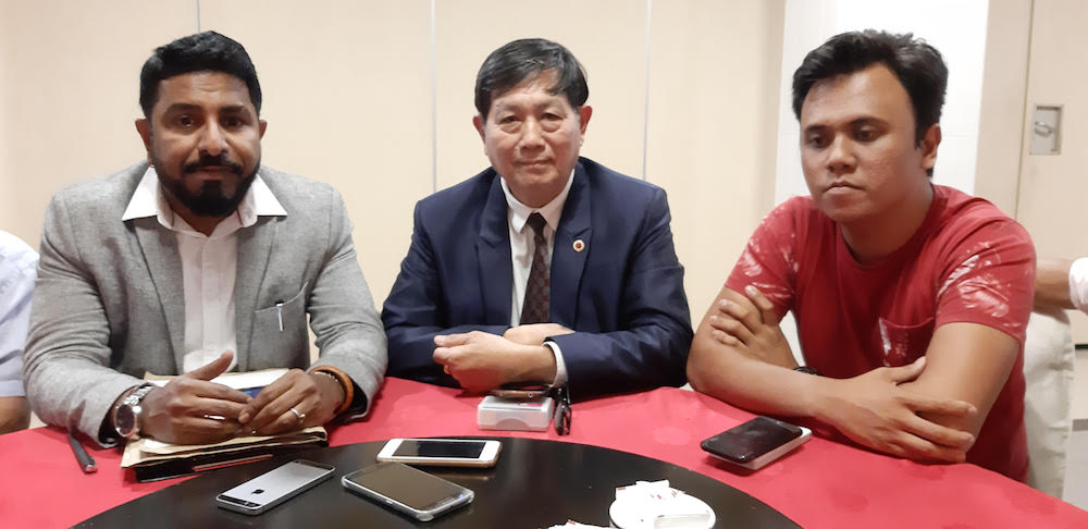 Sekat secretary Arun Dorasamy (left) during a press conference in Kuching September 23, 2019. u00e2u20acu201d Picture by Sulok Tawie