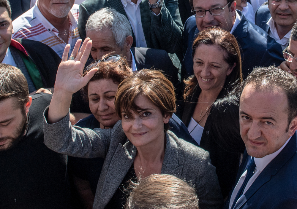 Surrounded by supporters, Republican Peopleu00e2u20acu2122s Party (CHP) Istanbul Provincial Chair Canan Kaftancioglu waves as she leaves the Caglayan court house in Istanbul September 6, 2019. u00e2u20acu201d AFP pic