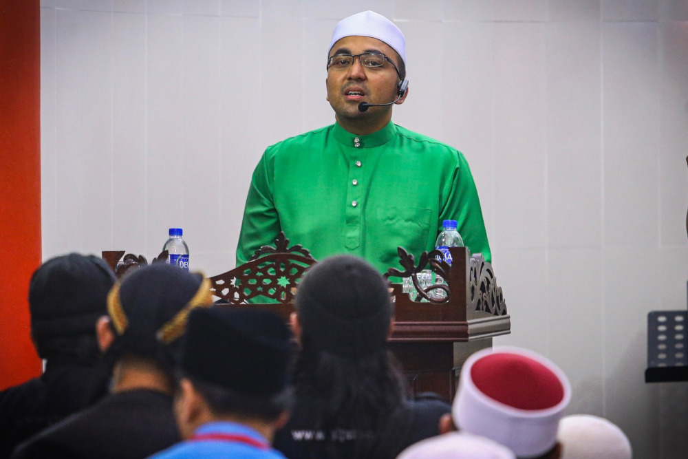 Parti Pribumi Bersatu Malaysia supreme council member and Melaka state government executive councillor Datuk Mohd Rafiq Naizamohideen gives a speech after Isyak prayers at the Chinese Mosque in Melaka September 7, 2019. u00e2u20acu201d Picture by Hari Anggara