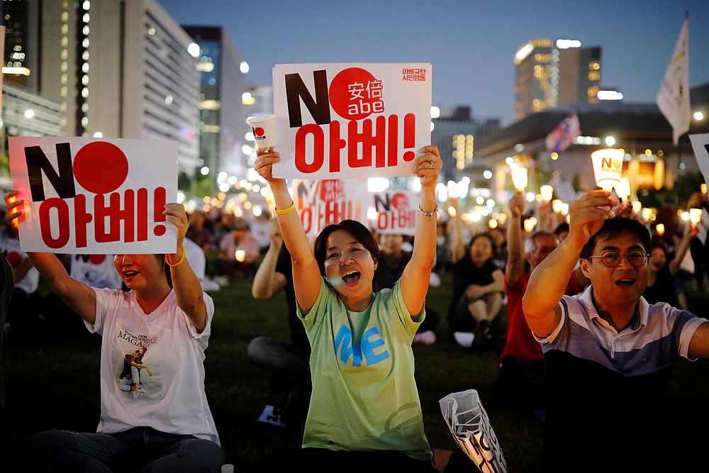 South Korean people chant slogans during an anti-Japan rally in Seoul August 24, 2019. u00e2u20acu201d Reuters pic 