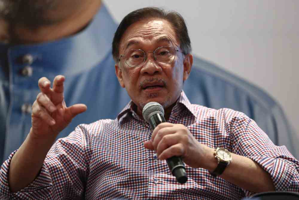 Datuk Seri Anwar Ibrahim speaks during a dialogue session at the 2019 Jakim Halfest in Seri Kembangan  September 8, 2019. u00e2u20acu2022 Picture by Yusof Mat Isa