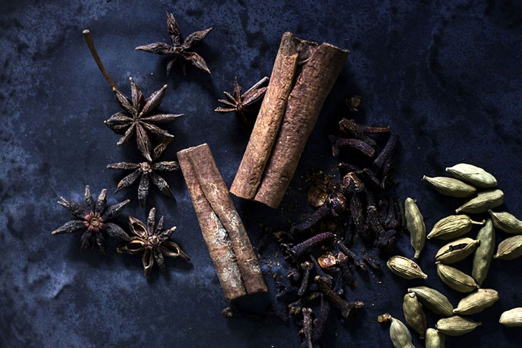 Spices can add a delicate fragrance to the stew