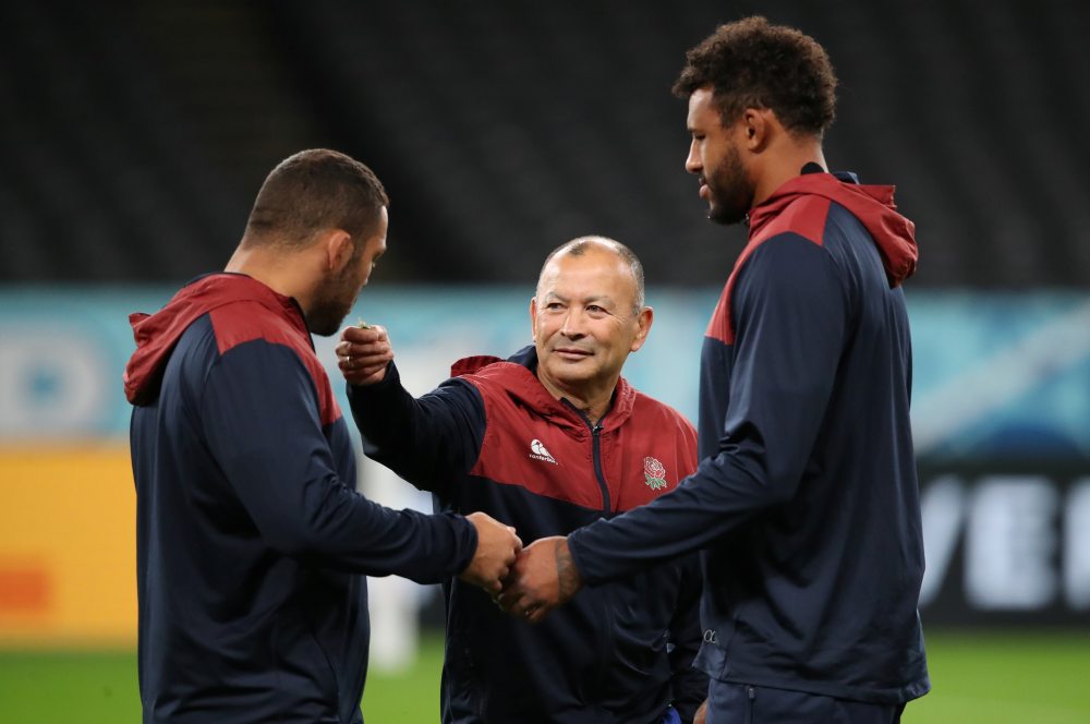 England's head coach Eddie Jones interacts with Ellis Genge and Courtney Lawes during a training in Sapporo, Japan September 20, 2019. u00e2u20acu2022 Reuters pic