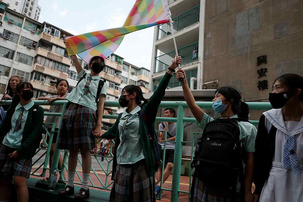Anti-government students form a human chain as they gather for protests after school in Lok Fu, Hong Kong, September 24, 2019. u00e2u20acu201d Reuters pic