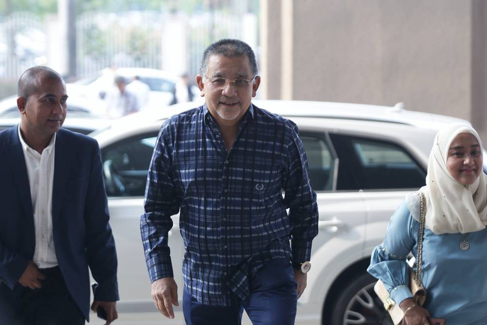 Tan Sri Isa Samad arrives at the Kuala Lumpur High Court September 23,2019. u00e2u20acu2022 Picture by Ahmad Zamzahuri