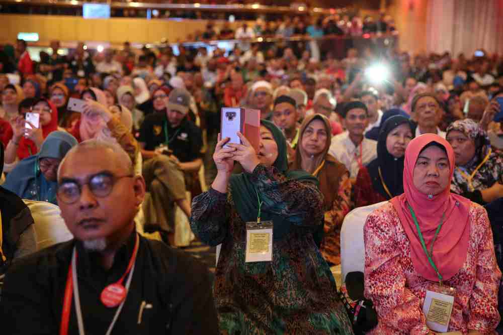 Kampung Baru residents attend a townhall meeting with Federal Territories Minister Khalid Samad in Kuala Lumpur September 21, 2019. u00e2u20acu2022 Picture by Yusof Mat Isa