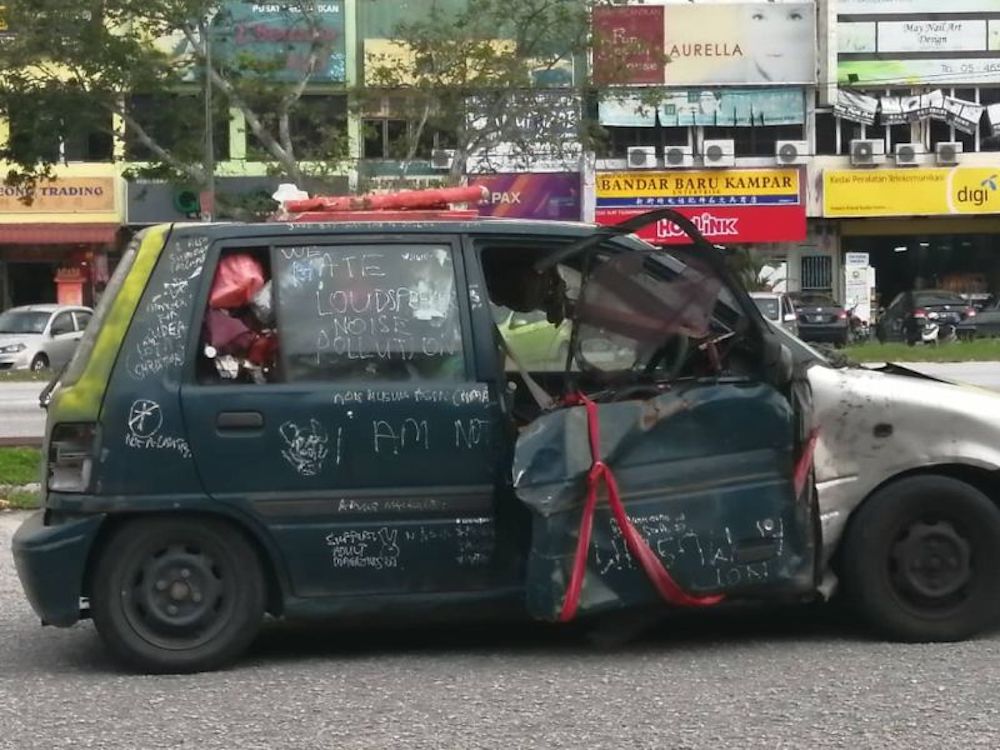 Sebahagian pengguna media sosial ragu-ragu dengan hantaran kereta uzur mampu membuat perjalanan jauh. u00e2u20acu201d Foto ihsan Twitter/NanaRafidi