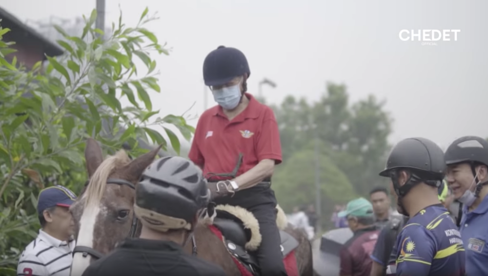 Dr Mahathir spent an hour riding at Universiti Putra Malaysia Equine Centre today. u00e2u20acu201d Screengrab from YouTube