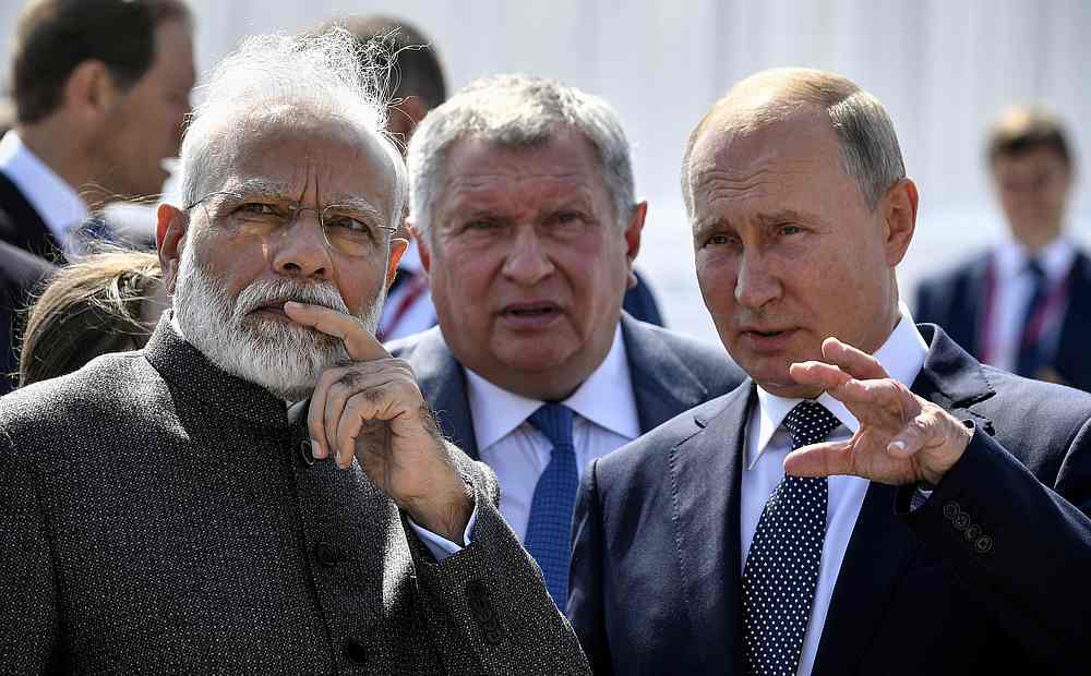 Russian President Vladimir Putin and Indian Prime Minister Narendra Modi visit the Zvezda shipyard, accompanied by Rosneft CEO Igor Sechin (centre, in Vladivostok September 4, 2019. u00e2u20acu201d Alexander Nemenov/Pool pic via Reuters