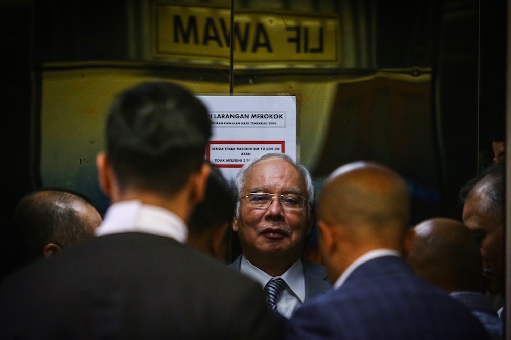 Datuk Seri Najib Razak leaves the Kuala Lumpur Courts Complex September 5, 2019. — Picture by Hari Anggara