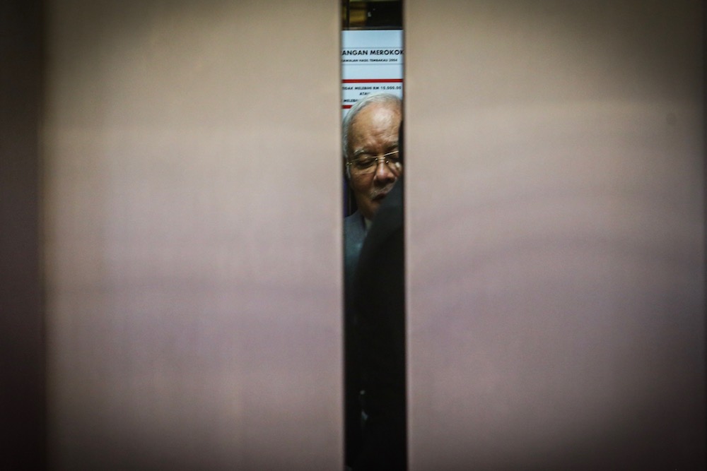 Datuk Seri Najib Razak leaves the Kuala Lumpur Courts Complex September 5, 2019. — Picture by Hari Anggara