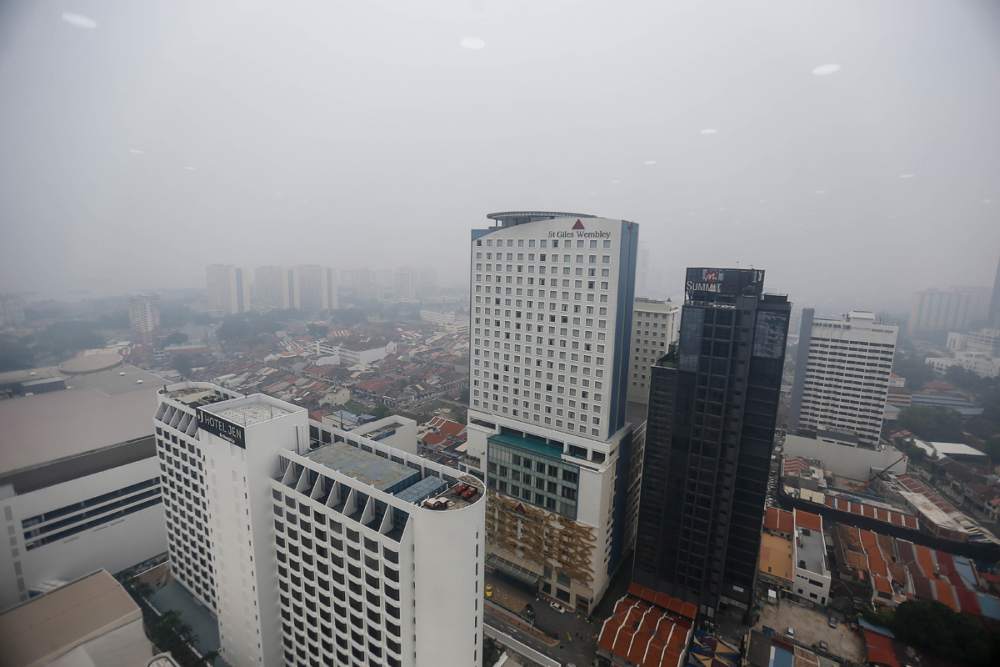 A thick blanket of haze shrouds George Town September 18, 2019. u00e2u20acu2022 Picture by Sayuti Zainudin