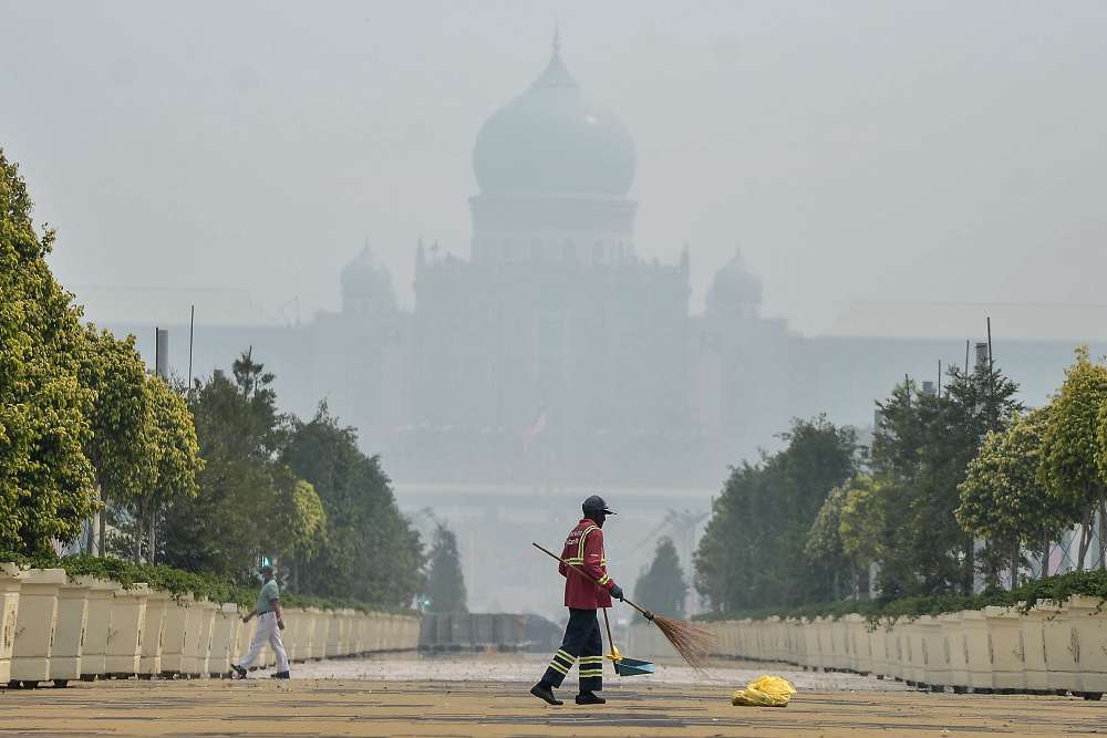 A thick blanket of haze shrouds Putrajaya September 17, 2019. u00e2u20acu201d Picture by Shafwan Zaidon