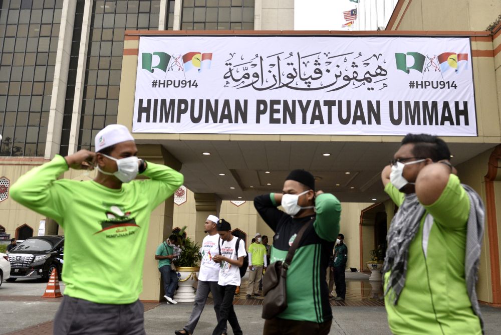 People cover their faces with masks outside the Putra World Trade Centre in Kuala Lumpur September 13, 2019. u00e2u20acu201d Picture by Miera Zulyana