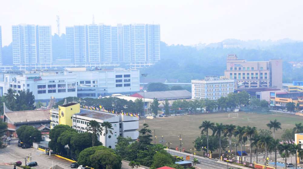 According to the Malaysian Air Pollutant Index Management System portal, as at 10am, two districts in Negri Sembilan registered an Air Pollutant Index (API) of very unhealthy namely Port Dickson (213) and Nilai (205). u00e2u20acu2022 Bernama pic