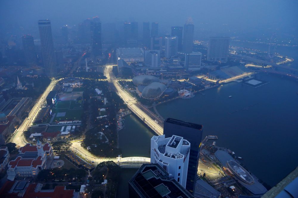 A view of the Singapore F1 Grand Prix night race Marina Bay street circuit shrouded by haze in Singapore September 18, 2019. u00e2u20acu201d Reuters pic
