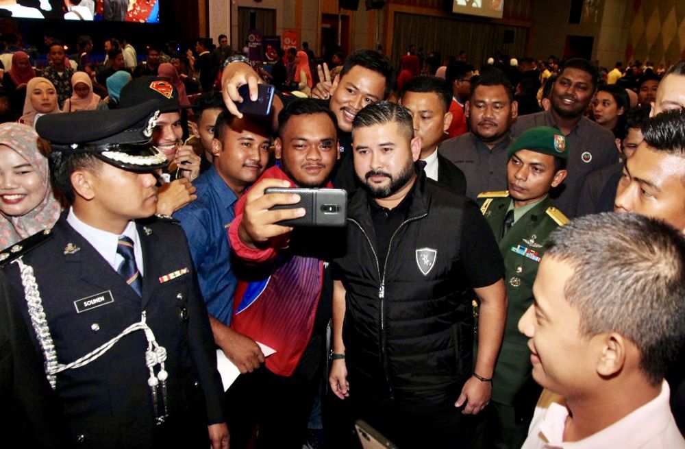 Johor Regent Tunku Ismail Sultan Ibrahim taking a selfie with a youth participant during the inaugural Malaysia Youth Council (MBM) Congress held at the Persada International Convention Centre in Johor Baru, September 15, 2019. u00e2u20acu201d Picture by Ben Tan