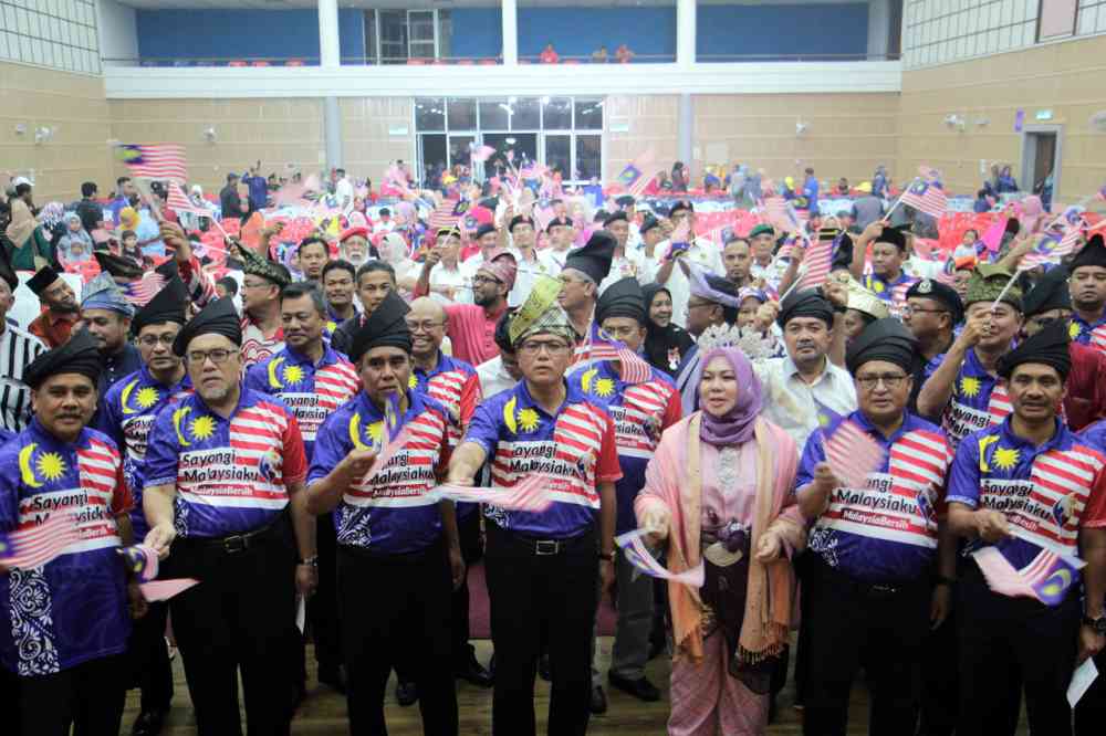 Pahang Mentri Besar Datuk Seri Wan Rosdy Wan Ismail attended the state-level Malaysia Day Celebration at the Dewan Jubli Perak Sultan Haji Ahmad Shah Ahmad here yesterday. u00e2u20acu2022 Bernama pic
