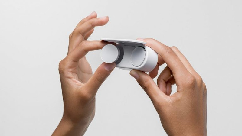 Microsoft has just announced its first pair of true wireless headphones, the Microsoft Surface Earbuds. u00e2u20acu201d Picture by Microsoft via SoyaCincau